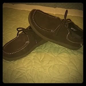 yellow box winter shoes